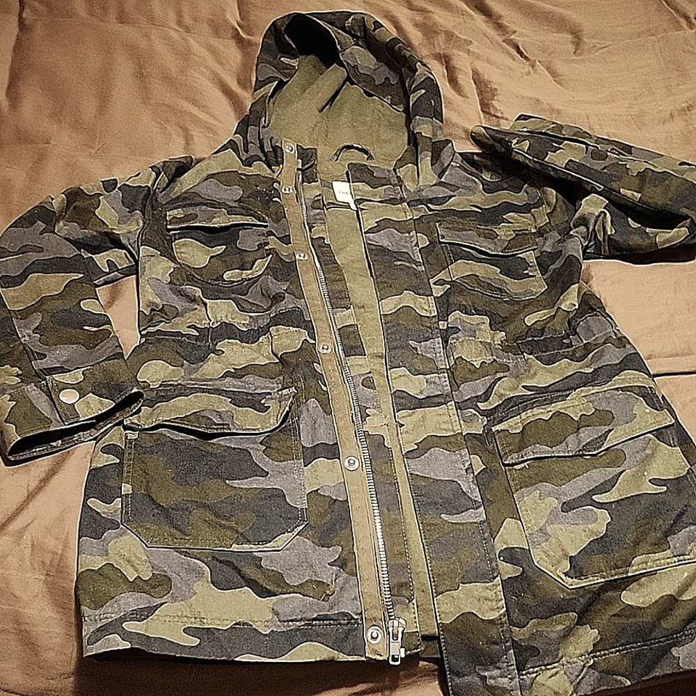 Cat & Jack camo hooded girls jacket. Mid length.
